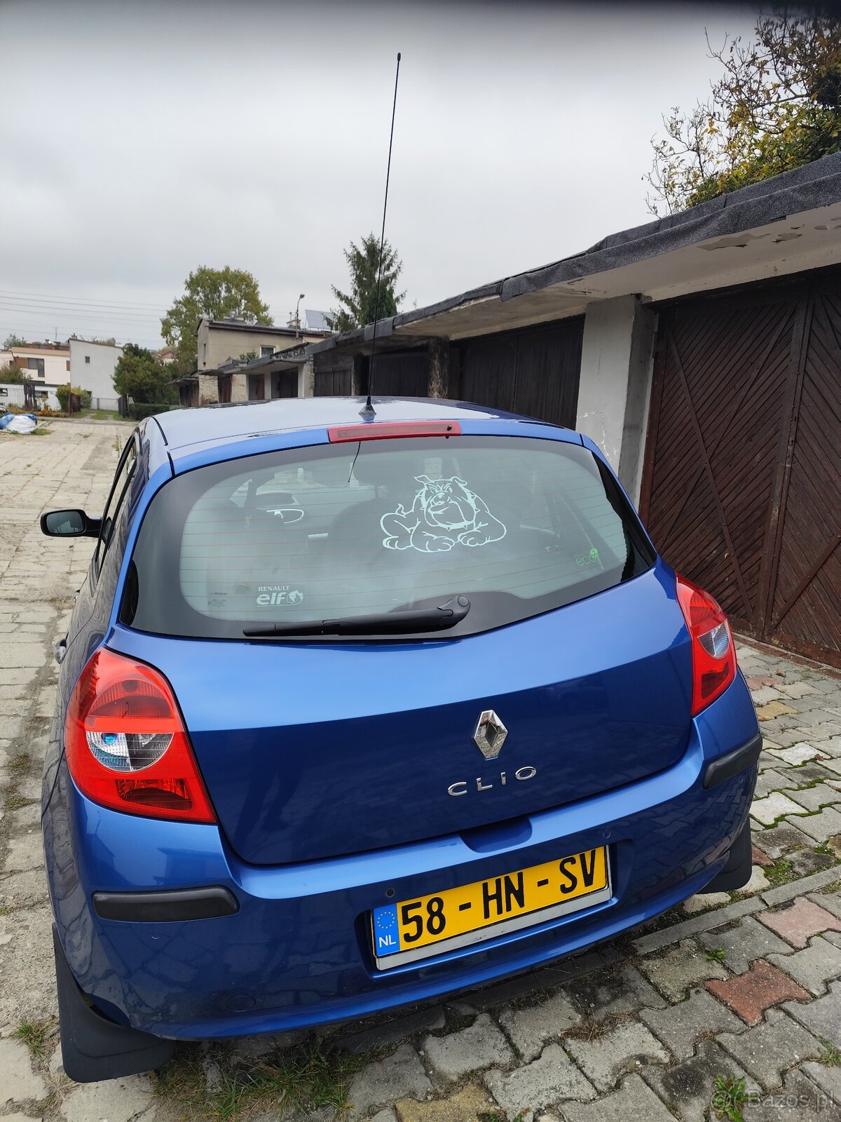 Sprzedam samochód osobowy marki Renault Clio III - 2