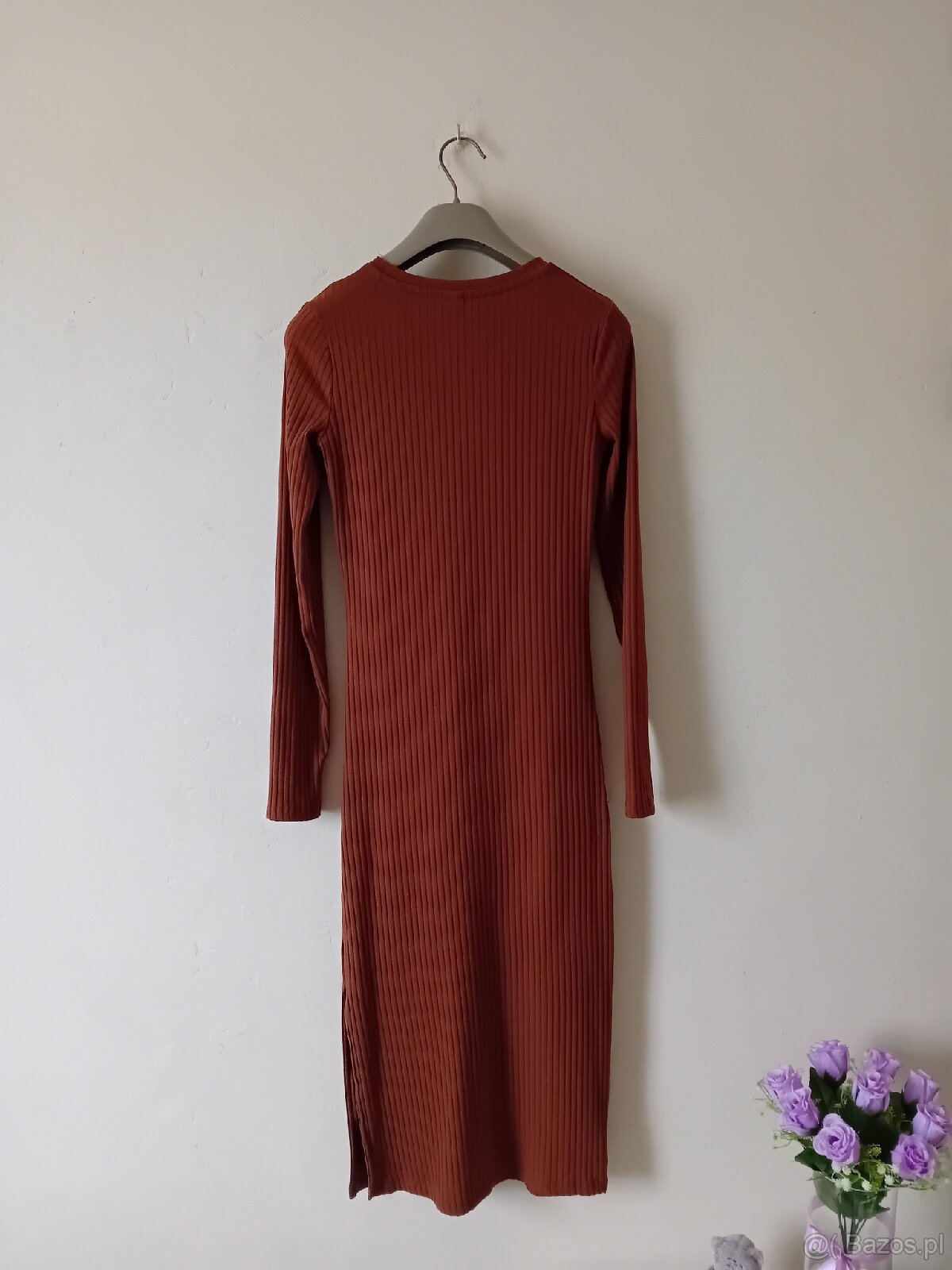 Sukienka midi obcisla z rozcięciem - 2