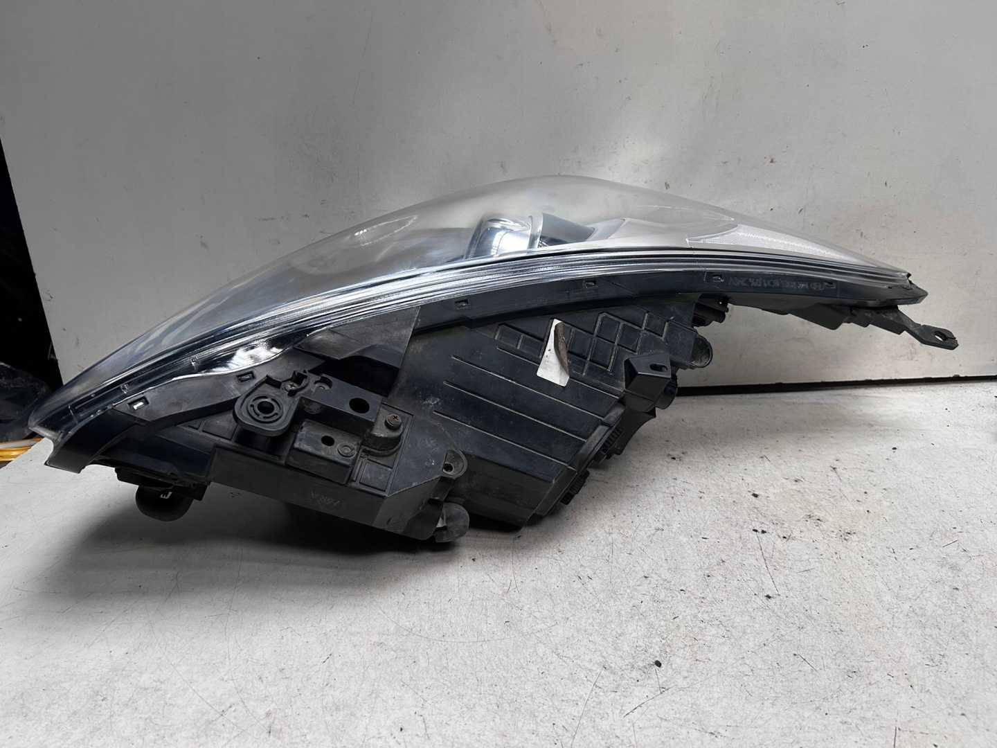 Reflektor prawy Hyundai I40 Xenon 13 PINÓW 921023Z0901KUD - 2