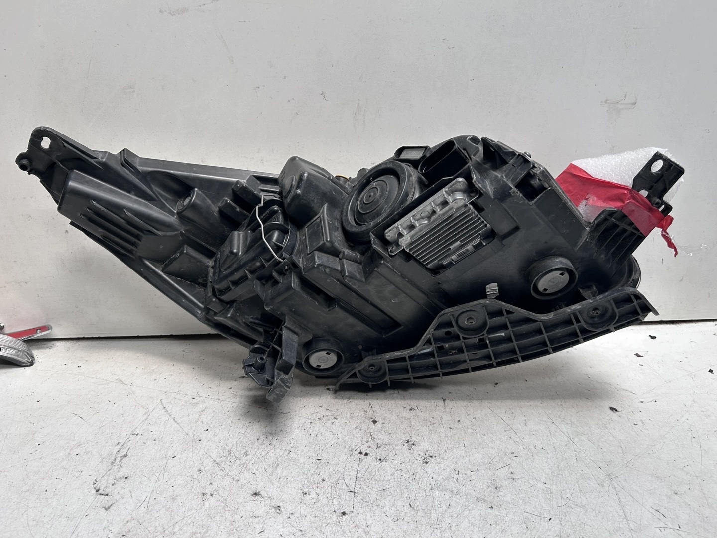 Reflektor lewy Ford Kuga MK2 Xenon CV4413D155BF - 2