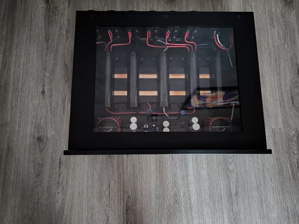 Synergistic Research Powercell 12 UEF SE ( Price: 2500 EUR ) - 2