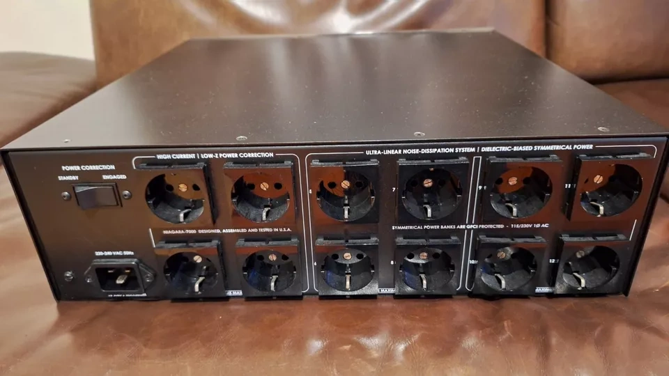 AUDIOQUEST NIAGARA 7000 ( Price : 2500 EUR ) - 2