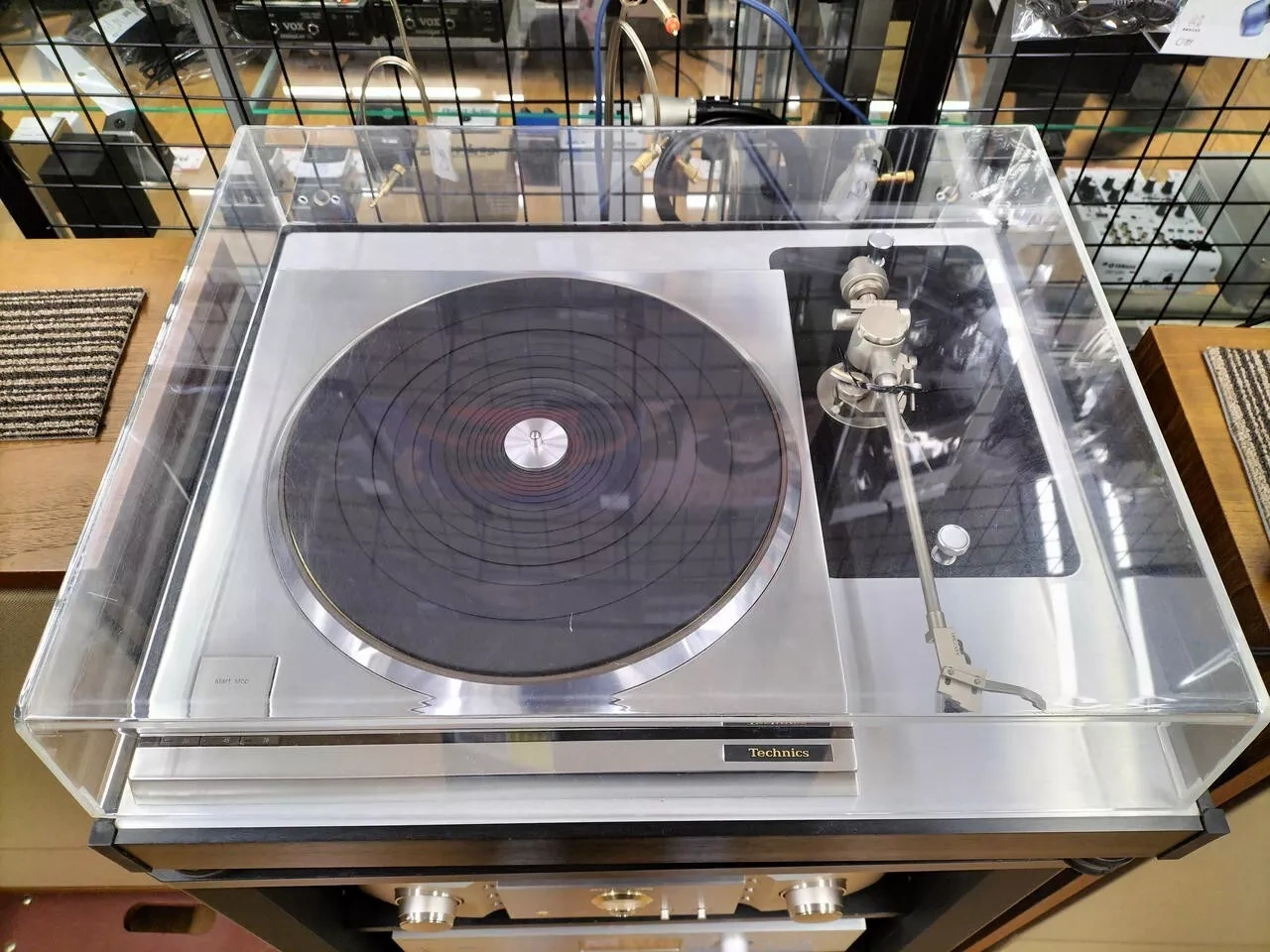 Technics SP-10 MK3 Turntable + Power Unit (Price: 3000 EUR ) - 2