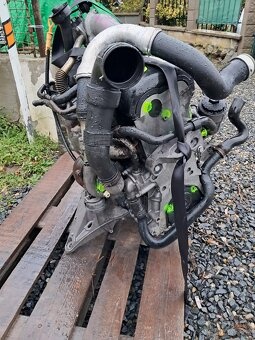 Silnik 2,5 tdi 128kw: Axe top stan T5 komletowy - 2
