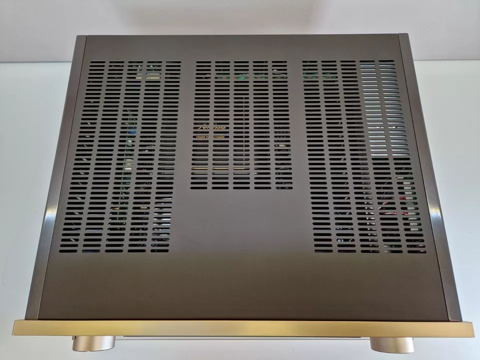 Accuphase E-380 ( Price : 2400 EUR ) - 2