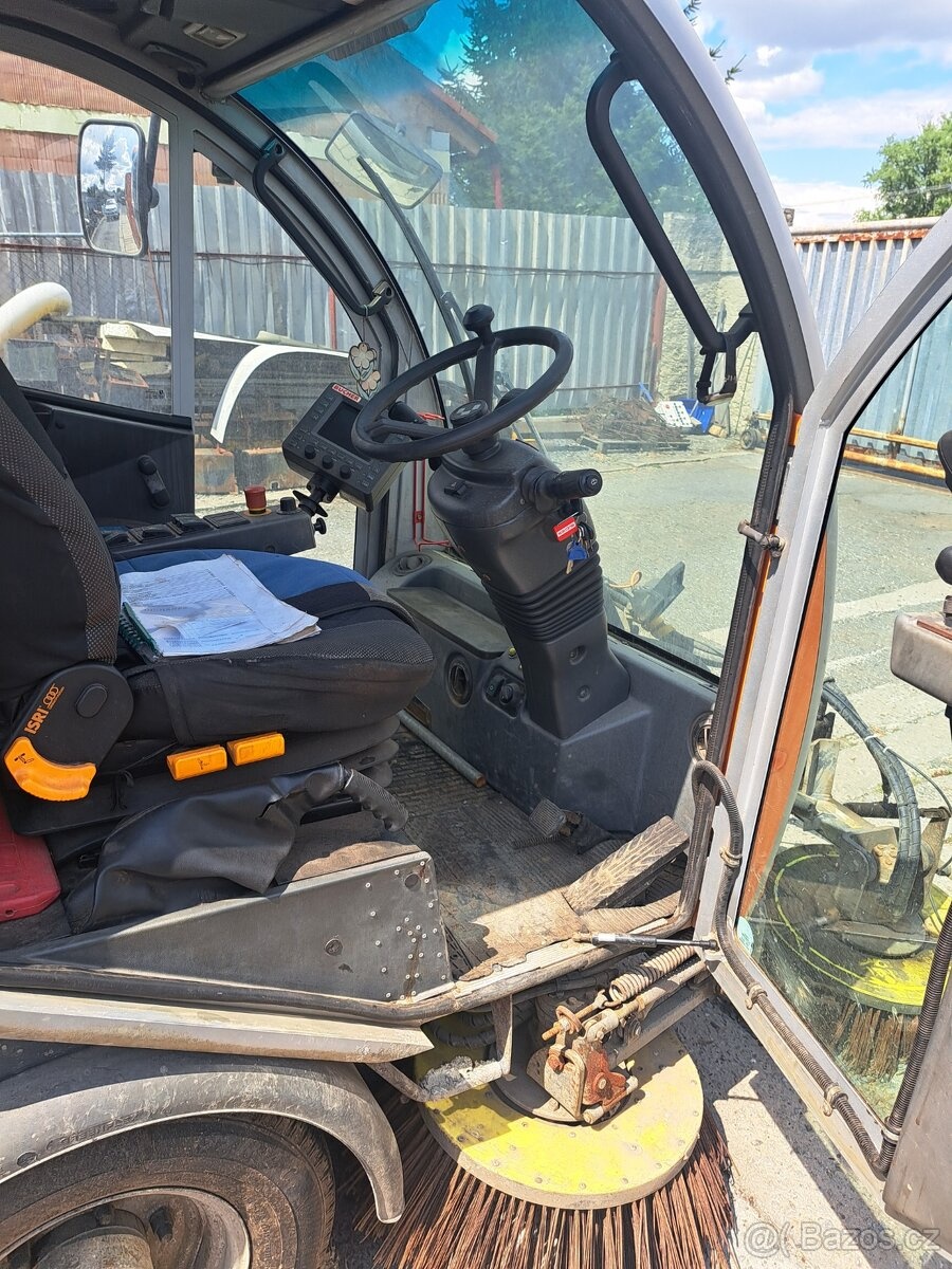 Zamiatarka chodnikowa Bucher - 2