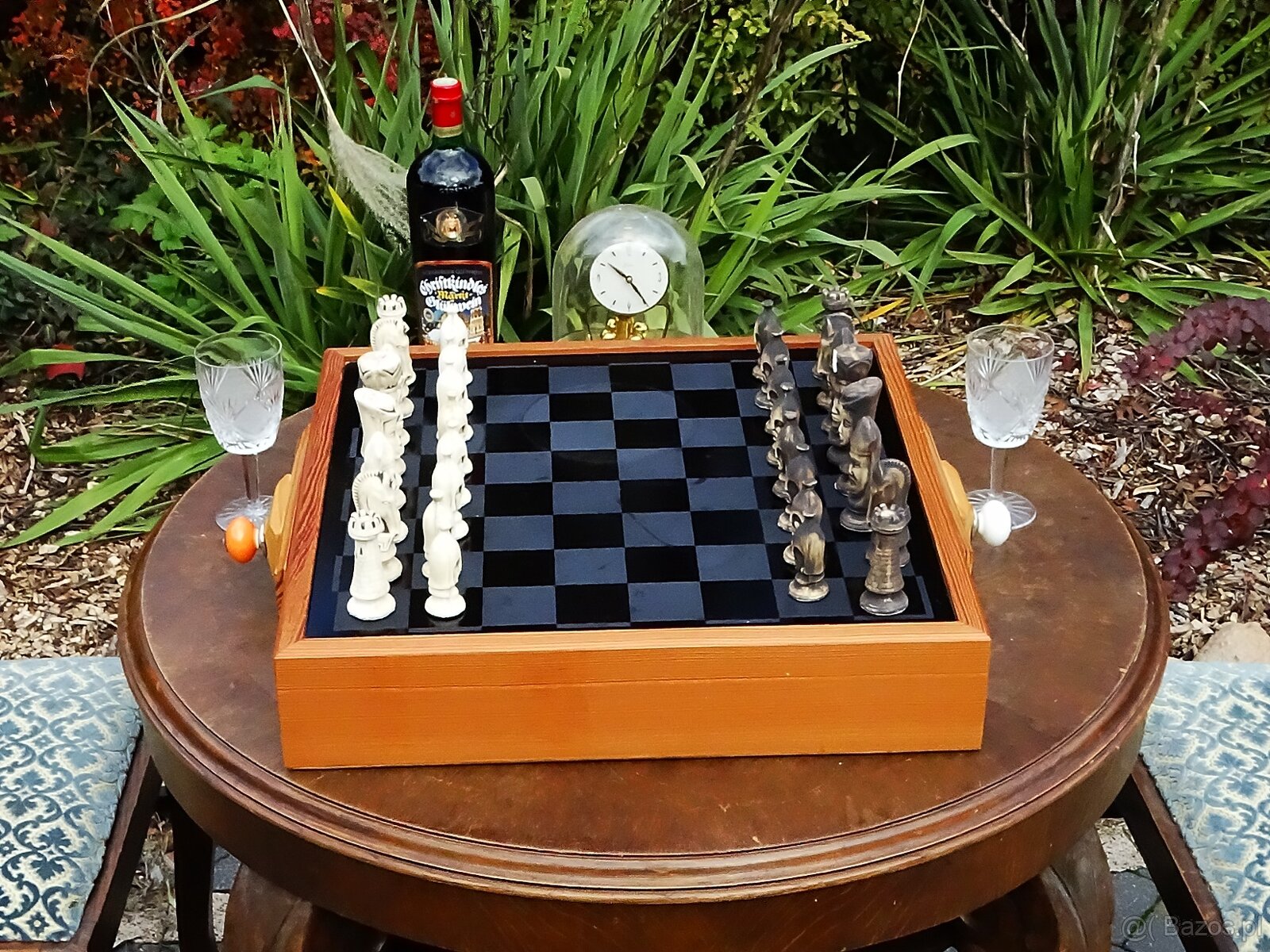 Stylowy zestaw mebli - stolik kawowy + 3 krzesła tapicerowan - 20