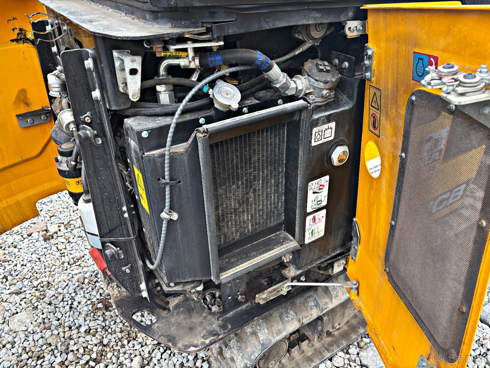 16 C-1 T3 MINI-KOPARKA 2022R MTH: 859 - 20