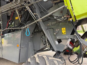 Claas lexion 450 rok pr 2001 heder V660 lub V750.  Silnik Me - 20