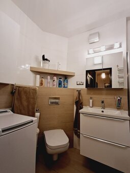3 pokojowe mieszkanie, 52.80m2, duży balkon, III piętro, os. - 20