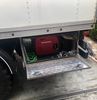 Mercedes Benz Unimog 4x4 camper - 20