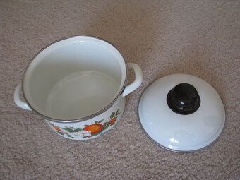 Emaliowane garnki, pokrywki, patelnie, miski, durszlak, kosz - 20