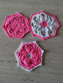 Szydełkowe podstawki pod kubek rozeta - 20