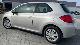 Toyota Auris 1.6 Benzyna Automat - 2