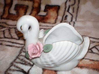 Sprzedam figurkę ceramiczną biały łabędź, stan dobry. - 2