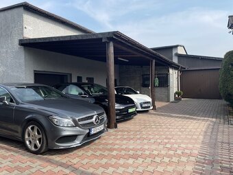 Dom z warsztatem serwisu ogumienia i basenem . Książenice gm - 2