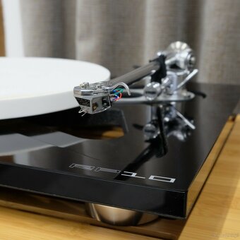Rega RP10 + Apheta 2 MC cartridge - (Price: 1500 EUR) - 2