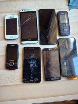 Zestaw starych telefonów komórkowych - 2