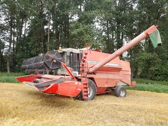 Massey Ferguson 38,sklízecí mlátička - 2