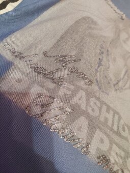 Bluzka niebieska ze zdjęciem 3/4 rękawa - 2