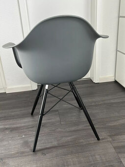 4 Fotel Vitra Eames szaro-czarny - 2