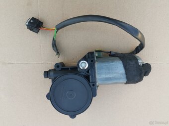 Mercedes R129 silniczek szyby 0130821328 - 2