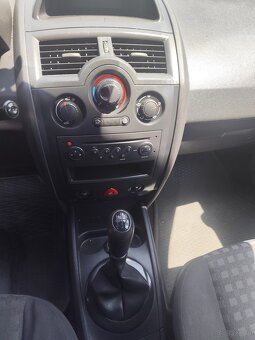 Sprzedam samochód osobowy marki Renault Megane - 2