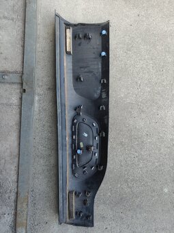 Listwa dolna drzwi lewe przód citroen C5 aircross - 2