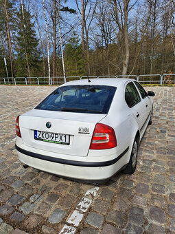 Sprzedam auto Skoda Octavia 1,6 MPI - 2