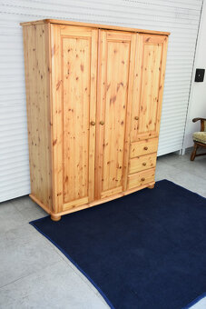 szafa z drewna sosnowego - jak nowa - 2