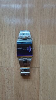 Futurystyczny zegarek - 2