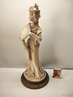 Duża figura ,statuetka Capodimonte Dama. - 2