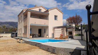 Chorwacja-Dwuapartamentowy umeblowany dom z basenem - 2