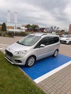 Sprzedam Forda Tourneo  Courier z 2018 r - 2