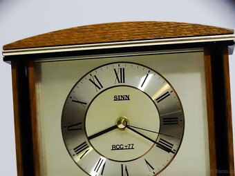 Elektroniczny zegar sterowany radiowo SINN ROCC-71E w kolorz - 2