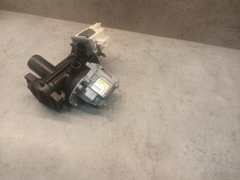 Pompa z pralki Whirlpool FSCR 10432 - 2