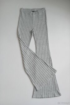 Szare prążkowane legginsy - 2