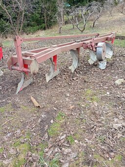 Pług pięcio skibowy - 2