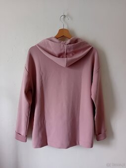 Bluza z kapturem I z kieszeniami - 2