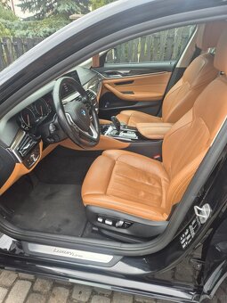 BMW 530 xDrive Luxury - 2