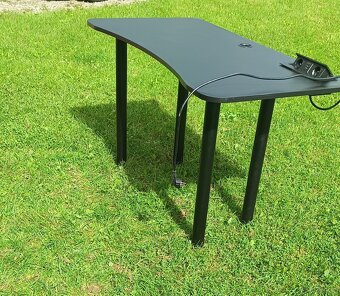 Sprzedam biurko gamingowe - 2