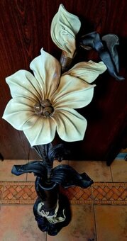 Elegancki kwiat ze sztucznej skóry - 2