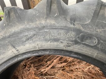 opona 12,4-28 r 1 sztika o.yzga bieżnik ok 2 cm nie naprawia - 2