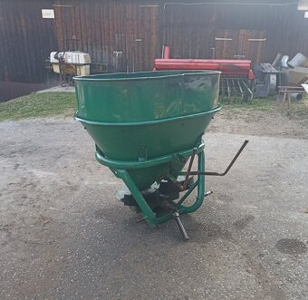 Rozsiewacz nawozów Amazone dwutalerzowy 350L - 2