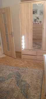 Sprzedam dużą kawalerkę - 2