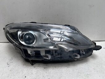 Reflektor prawy Peugeot 2008 9815402980 - 2
