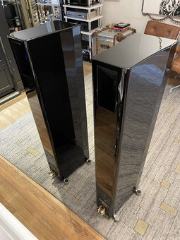 McIntosh XR100 ( Price : 2700 EUR ) - 2