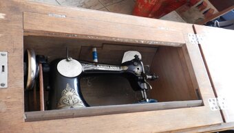 Maszyna do szycia Bobbin Minerva drewno i metal - 2