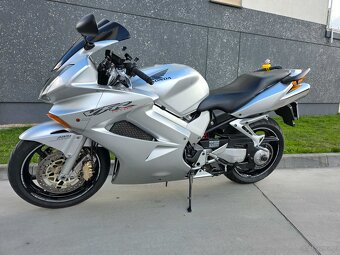 Honda VFR800 VTEC - 2