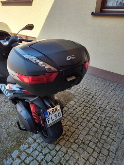 Piaggio MP3 - 2